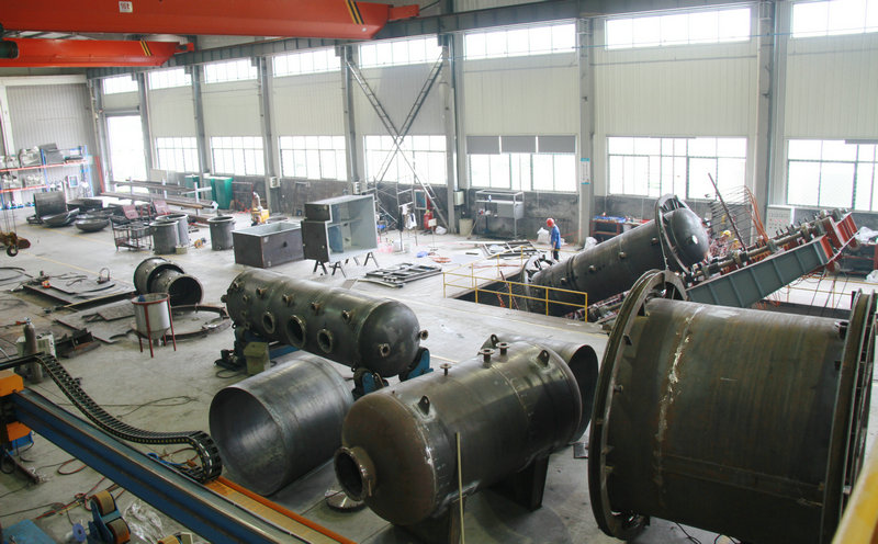 鋼襯塑儲罐（guàn）車（chē）間（jiān）